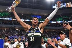 开云-关于字母哥在切尔西比赛中惊险取胜，问鼎冠军引发热议！的信息