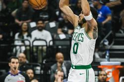 开云-塔图姆爆冷击败RNG，势不可挡引爆全场！的简单介绍