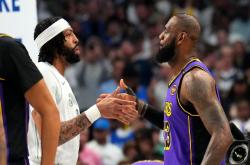 开云-詹姆斯巅峰对决，Ming与50激战雄鹿分钟，高光表现胜负难料！的简单介绍